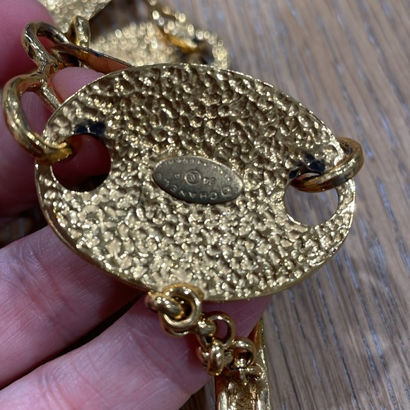 Authentic Vintage Chanel Quilted Gold Plated Bracelet with One CC missing - Picture 8 of 9